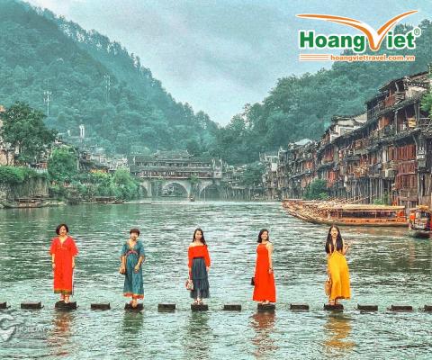 TRƯƠNG GIA GIỚI - PHƯỢNG HOÀNG CỔ TRẤN – THIÊN TỬ SƠN – HỒ BẢO PHONG BAY CHARTER VIETJET AIR