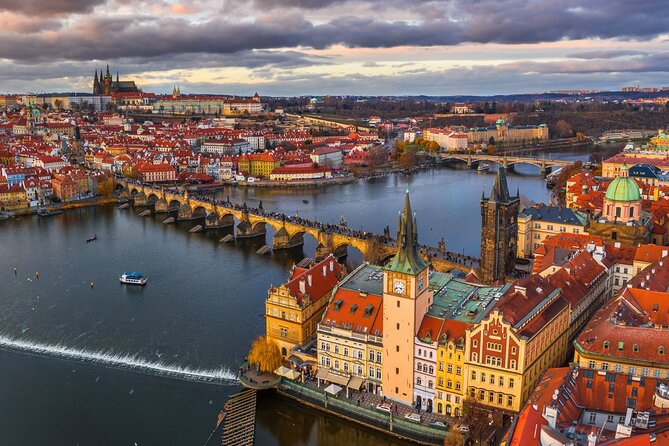 Praha Walking Tour: Old Town, Vltava River Cruise, og lunsj 2023