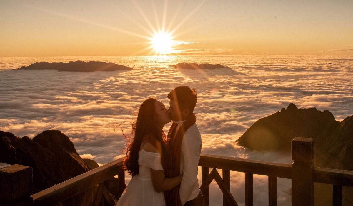 Bí kíp săn hoàng hôn lửa trên đỉnh Fansipang Sapa
