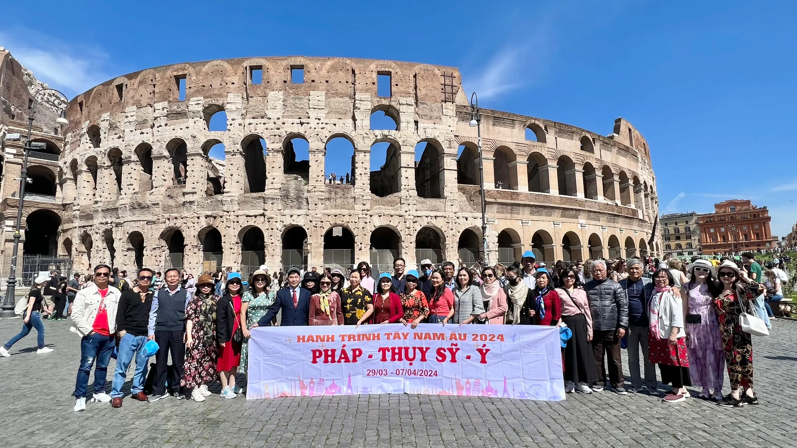 ảnh đoàn du lịch Pháp - Thụy Sĩ - Ý - hoangviettravel
