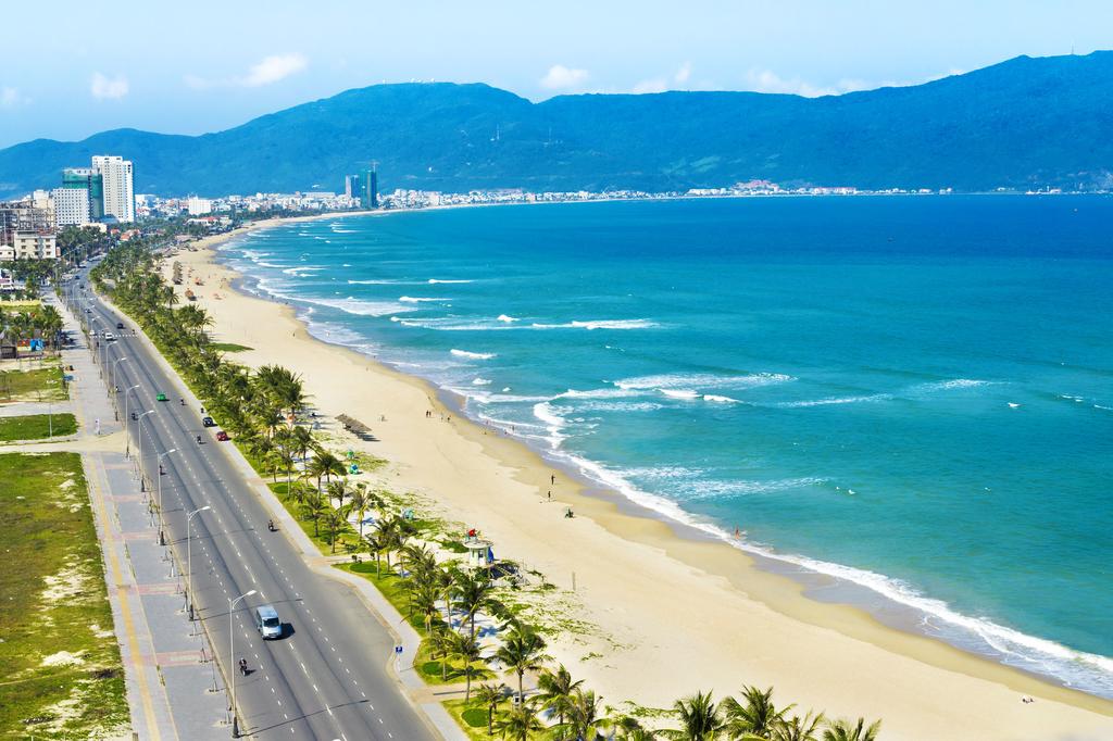 Bãi biển Mỹ Khê - Địa điểm không thể thiếu trong chuyến vi vu Đà Nẵng