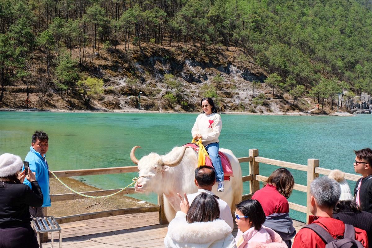 Blue Moon Valley - hoangviettravel