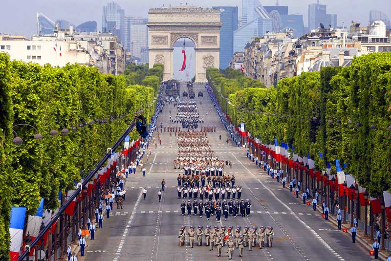 Tham quan đại lộ Champs-Elysees nổi tiếng của thủ đô Paris hoa lệ