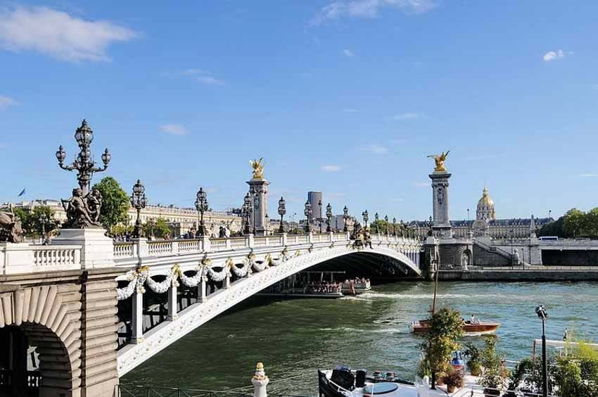 Pont Alxandre III – Cây cầu nghệ thuật nhất Paris