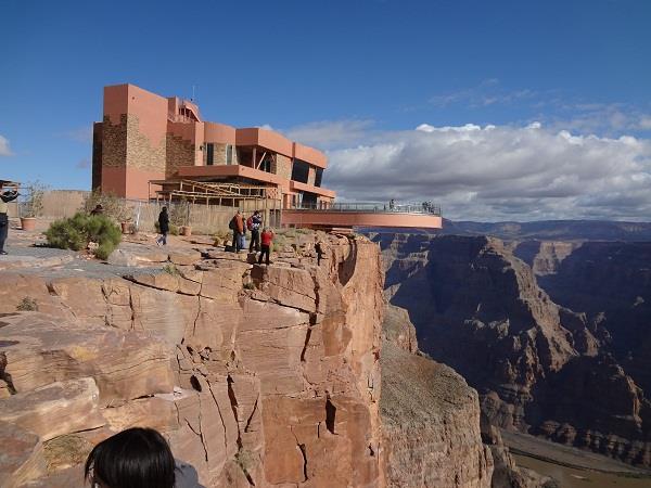 Skywalk - kỳ quan nhân tạo bên đại vực Grand Canyon