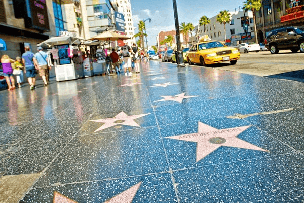 DU LỊCH MỸ: TOP 5 SỰ THẬT THÚ VỊ VỀ ĐẠI LỘ DANH VỌNG HOLLYWOOD
