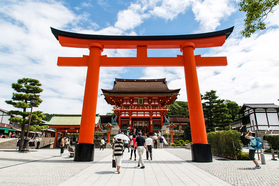 FUSHIMI INARI – Ngồi đền Ngàn Cổng Huyền Thoại tại Nhật Bản