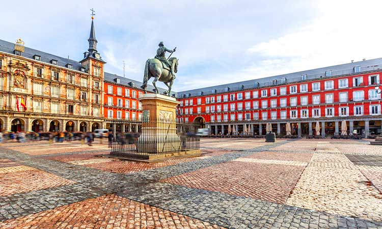 Quảng trường Plaza Mayor quảng trường đẹp nhất tại thủ đô Madrid