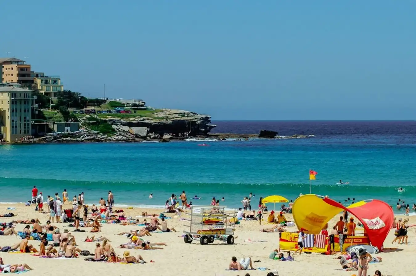 Bãi biển Bondi - Điểm đến ở Sydney không thể bỏ lỡ trong mùa hè này