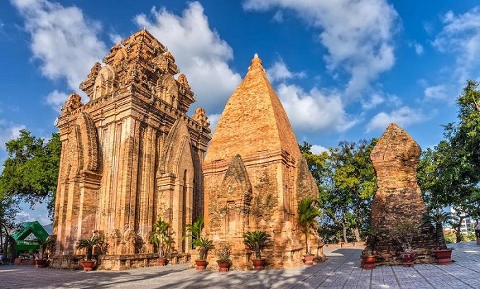 Tháp Bà Ponagar Nha Trang - Kinh nghiệm tham quan từ A đến Z
