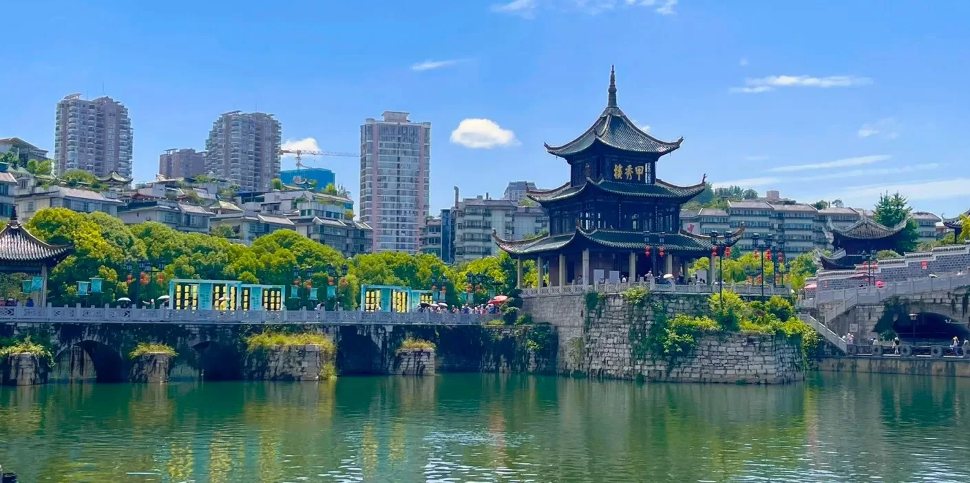 Giáp Tú Lầu, điểm tham quan hút khách ở Quý Dương - THÁI AN TRAVEL