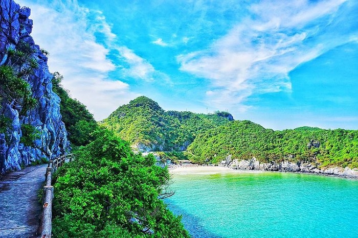 Hà Nội đau lòng quá' thì mình đến bãi tắm Cát Cò Cát Bà giải sầu thôi!