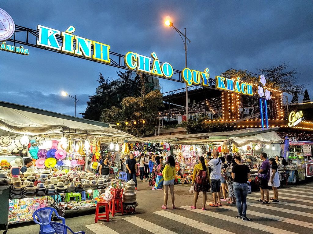 Chợ đêm Nha Trang - Dạo quanh chợ đêm để mua sắm, trải nghiệm cuộc sống về  đêm