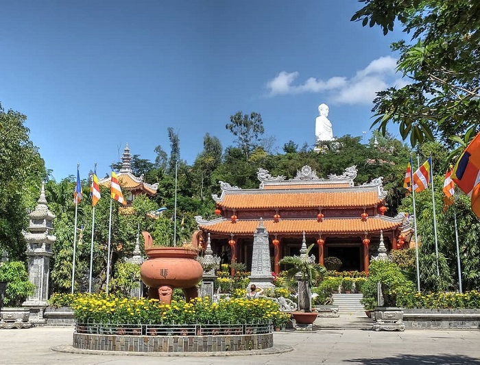 Chùa Long Sơn Nha Trang: Kinh nghiệm chiêm bái MỚI NHẤT 2024