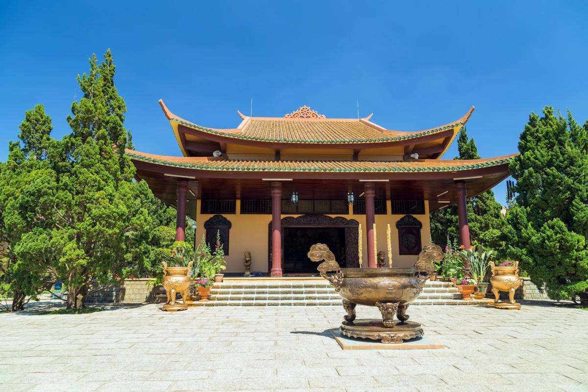 Thiền Viện Trúc Lâm Đà Lạt - Ngôi chùa đẹp tựa tiên cảnh