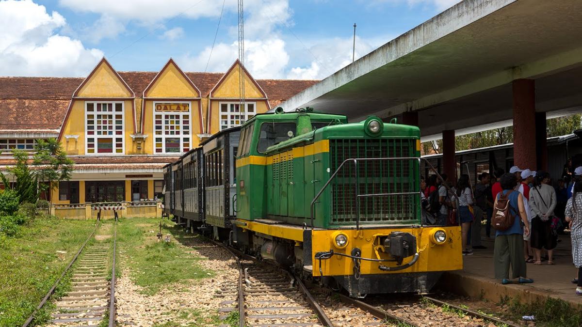 Ga xe lửa Đà Lạt cổ nhất Việt Nam và Đông Dương 