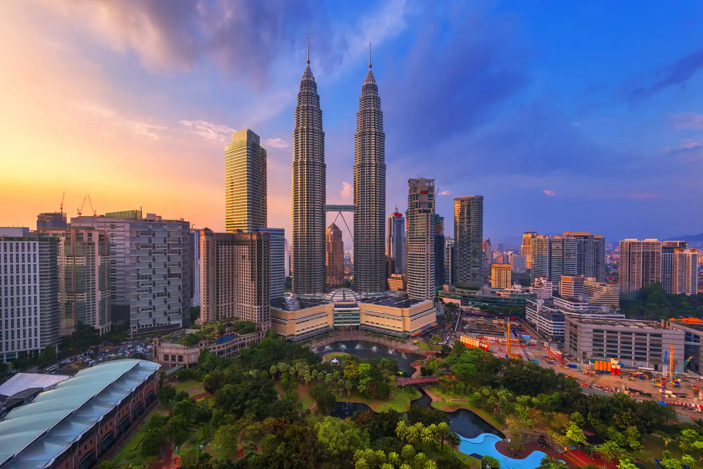 Tháp đôi Petronas có gì chơi, thông tin lịch sử, làm sao để tới đây