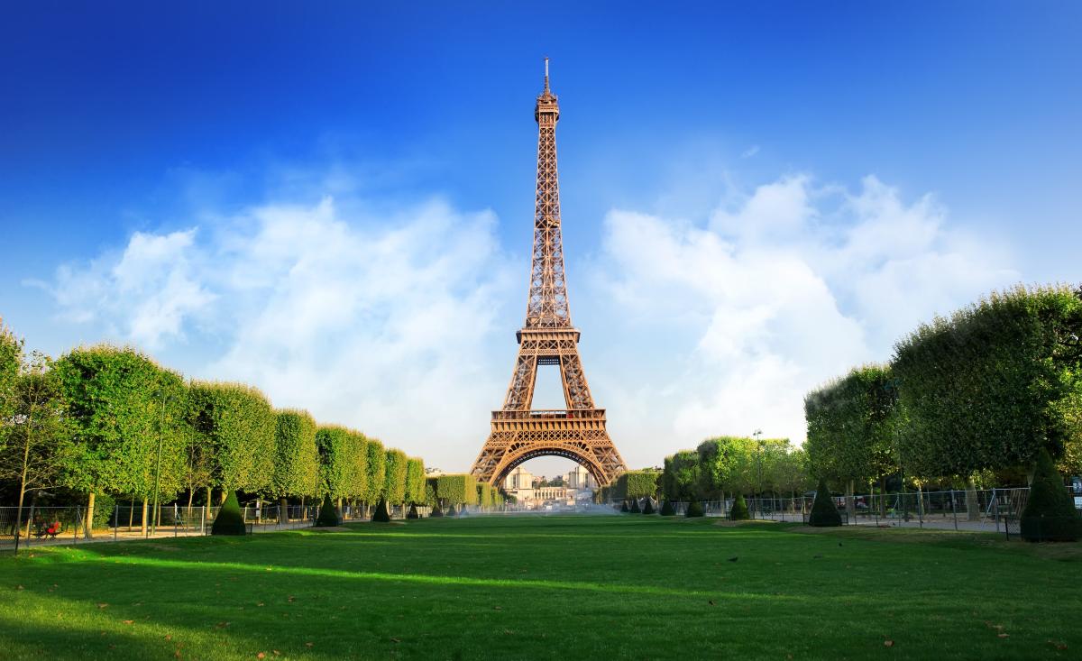 Có thể bạn chưa biết: Chụp ảnh tháp Eiffel vào buổi tối là phạm pháp