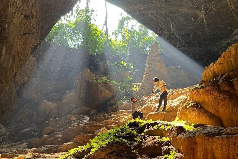 Khám phá động Ngườm Ngao Cao Bằng chi tiết nhất 2022