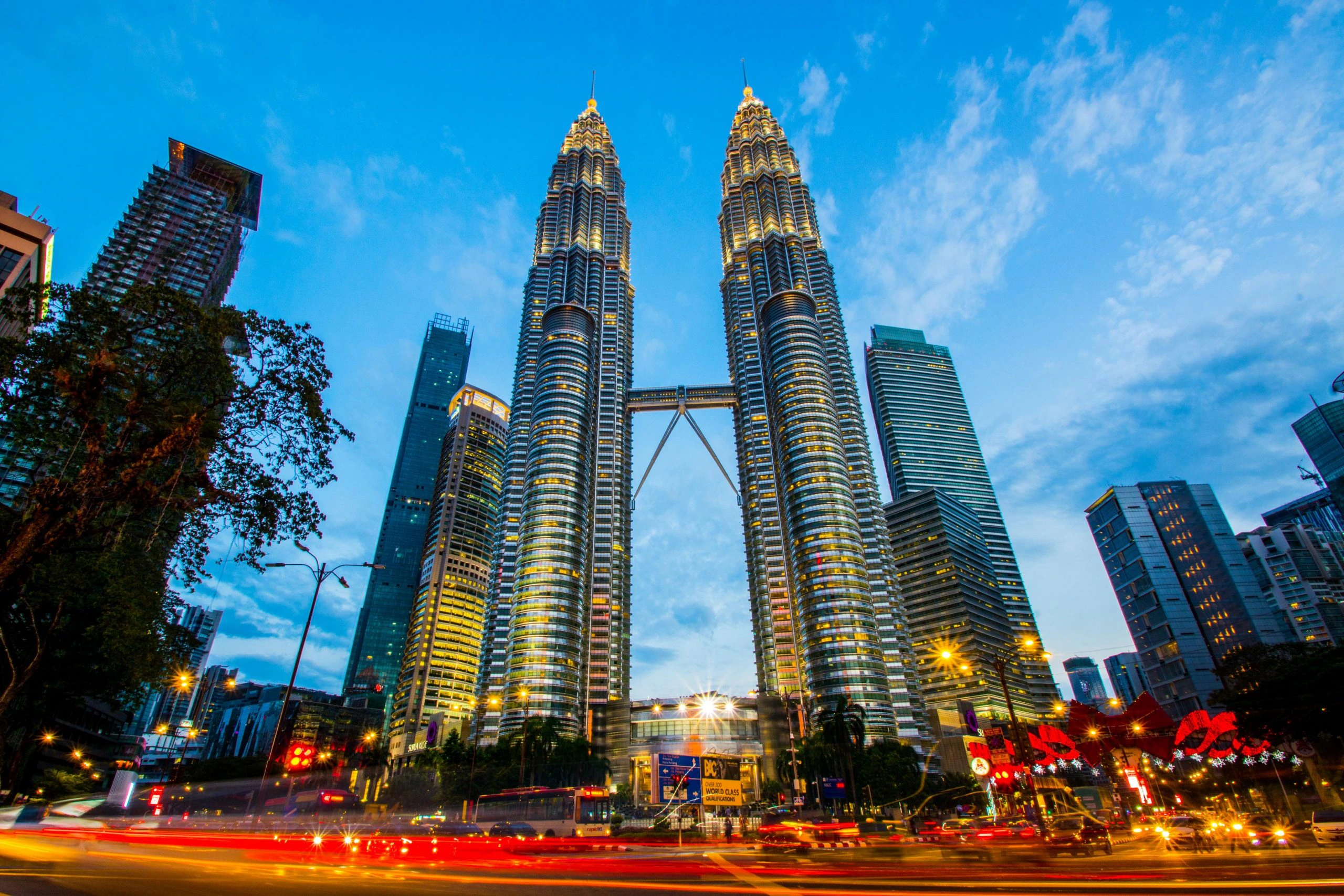 Petronas Twin Tower Malaysia: Timing, Location and Things to Do | Veena  World