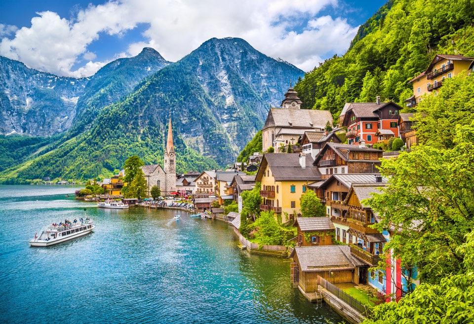 Hallstatt - Ngôi làng thơ mộng và cổ kính bậc nhất Châu Âu - ALONGWALKER