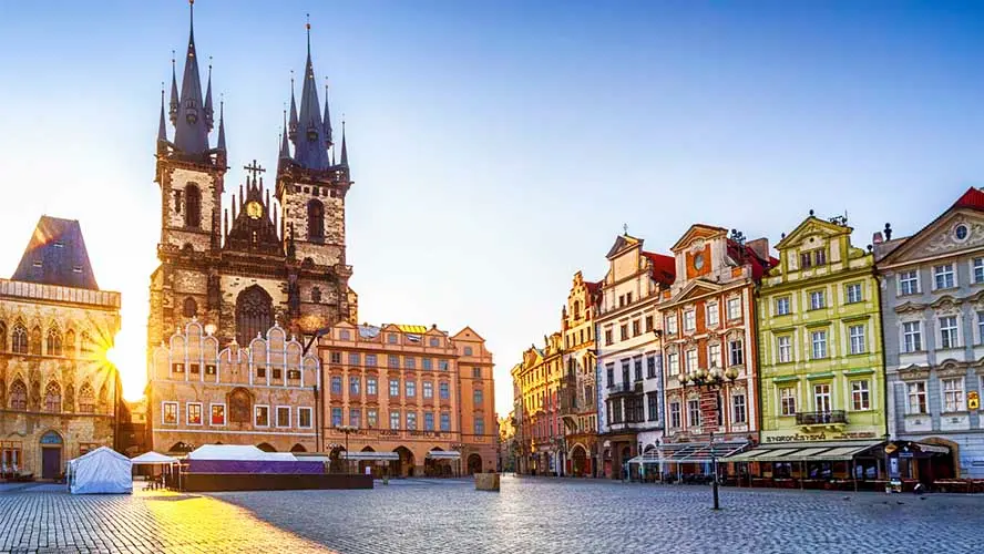 Quảng trường Old Town ở Prague - hoangviettravel